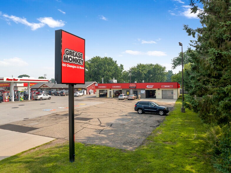 123 W Prairie View Rd, Chippewa Falls, WI à vendre - Photo de l’immeuble – Image 1 sur 5