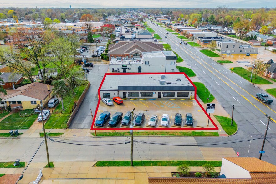 29350 Harper Ave, Saint Clair Shores, MI à vendre - Photo de l’immeuble – Image 3 sur 8