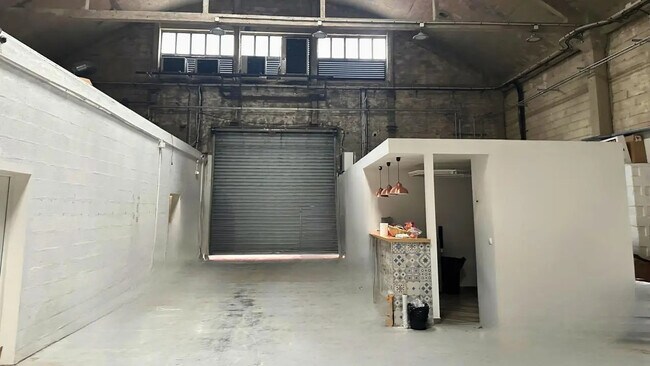 Plus de détails pour 45 Avenue Victor Hugo, Aubervilliers - Local d'activités à louer