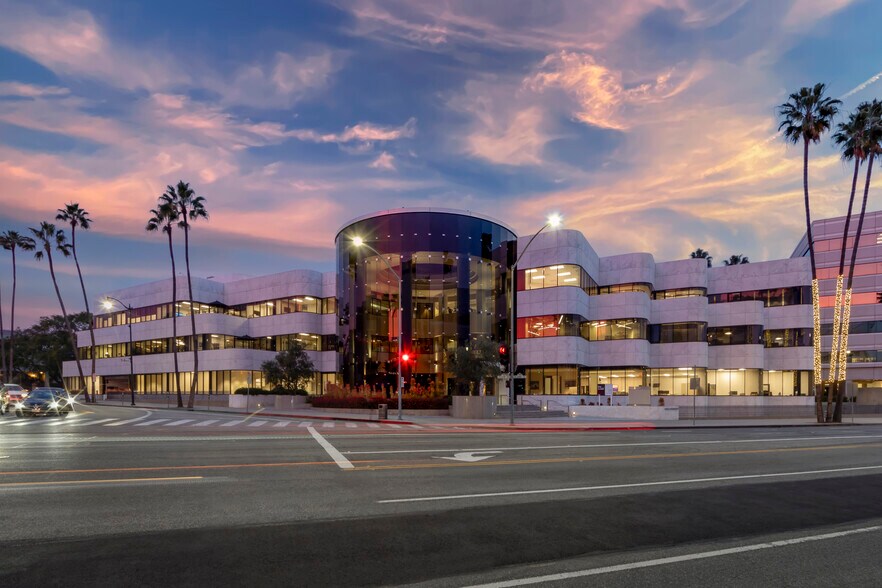 100 N Crescent Dr, Beverly Hills, CA à louer - Photo de l’immeuble – Image 3 sur 5