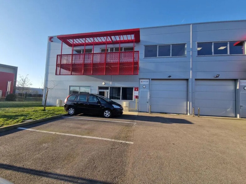 Industriel/Logistique dans Frépillon à louer - Photo de l’immeuble – Image 1 sur 9