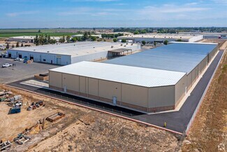 Plus de détails pour 7401-7427 W Sunnyview Ave, Visalia, CA - Bureau, Industriel/Logistique à louer