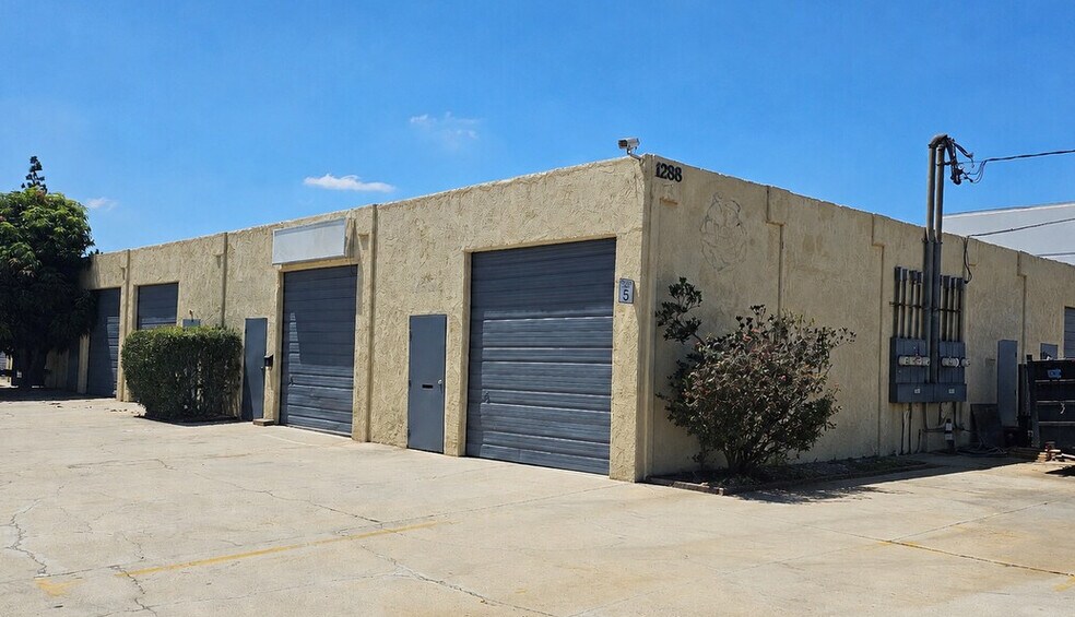 1288 W Lambert Rd, Brea, CA à louer - Photo de l’immeuble – Image 2 sur 2