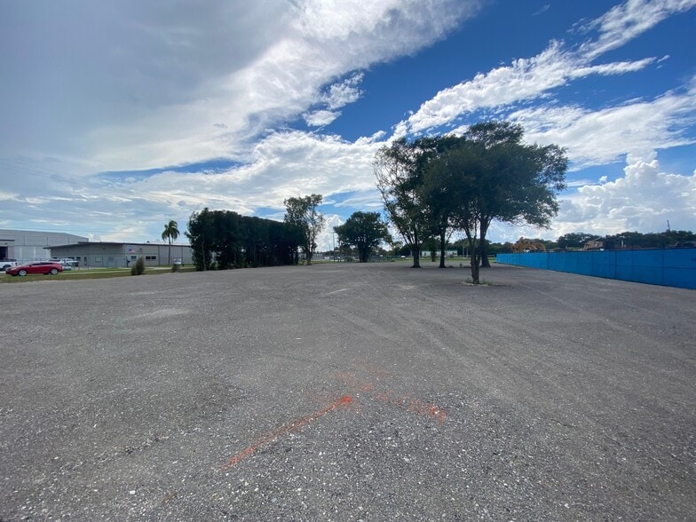 5320 Hartford St, Tampa, FL à louer - Photo de l’immeuble – Image 3 sur 3