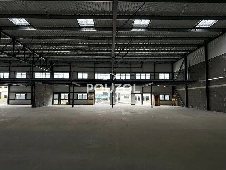 Local d’activités dans Clermont-Ferrand à louer - Photo de l’immeuble – Image 2 sur 8