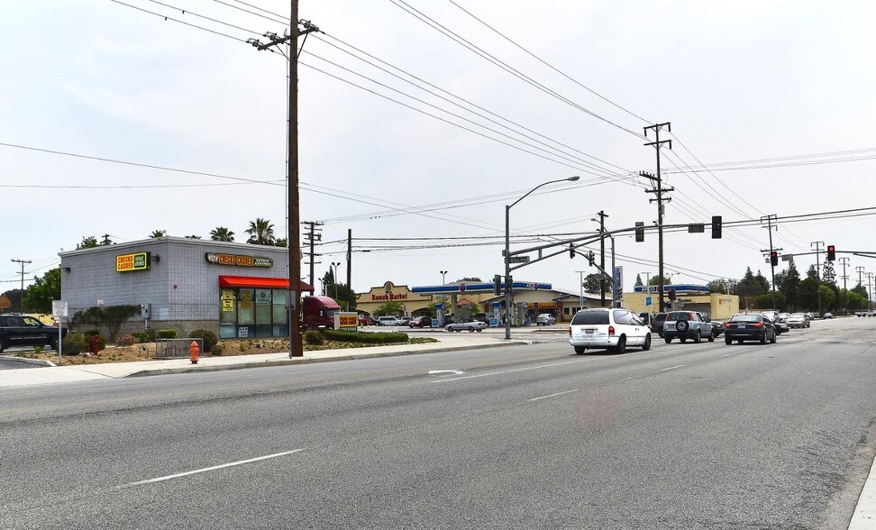 25716 Base Line St, San Bernardino, CA à louer - Photo de l’immeuble – Image 2 sur 11