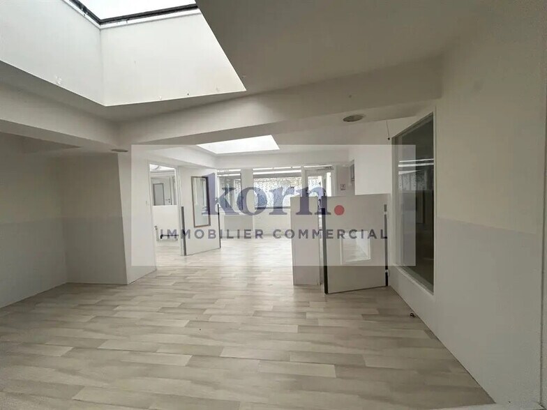 Local commercial dans Saint-Cloud à louer - Photo de l’immeuble – Image 2 sur 6