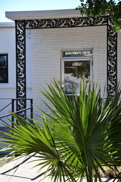 5154-5170 Broadway St, San Antonio, TX à louer - Photo de l’immeuble – Image 2 sur 21