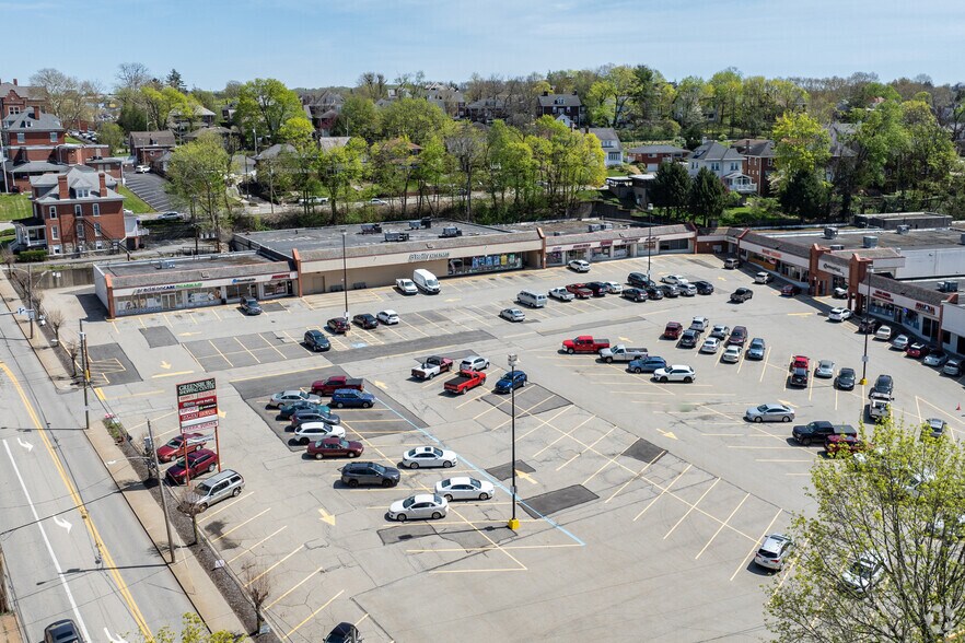 400 E Pittsburgh St, Greensburg, PA à louer - Photo de l’immeuble – Image 2 sur 11