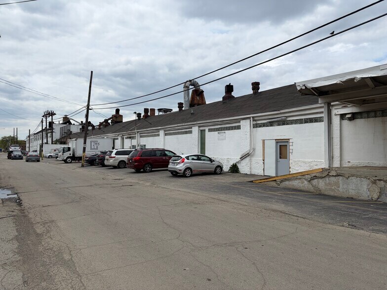 6546-6558 S Menard Ave, Bedford Park, IL à louer - Photo de l’immeuble – Image 3 sur 5