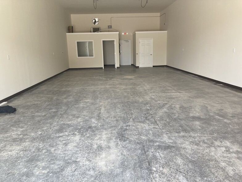 670 Horace Crow, Clarksville, TN à louer - Photo de l’immeuble – Image 3 sur 11
