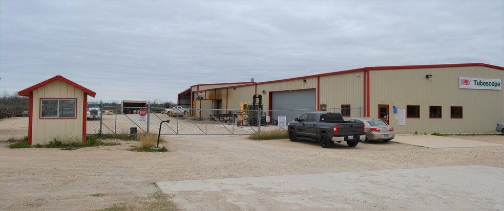 4612 CR 430, Pleasanton, TX à louer - Photo de l’immeuble – Image 3 sur 11