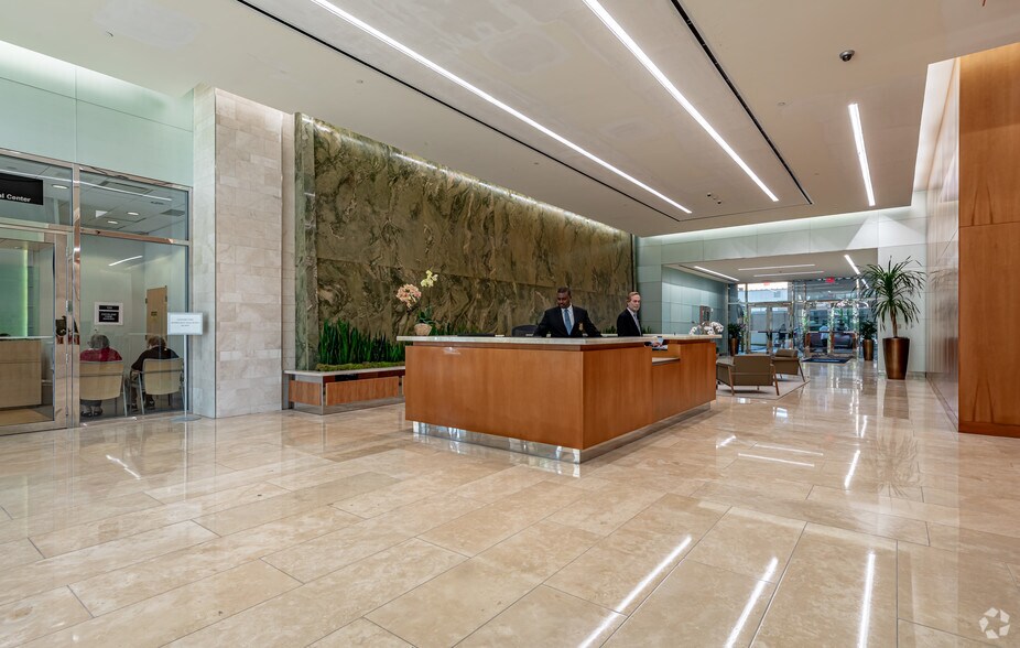 525 Okeechobee Blvd, West Palm Beach, FL à louer - Hall d’entrée – Image 2 sur 12