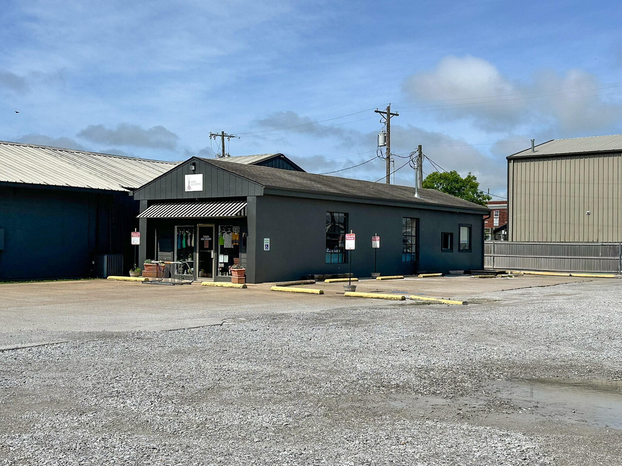 704 S Main St, Bentonville, AR à louer Photo de l’immeuble– Image 1 sur 7