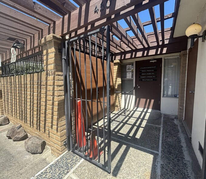 460 34th St, Oakland, CA à vendre - Photo de l’immeuble – Image 3 sur 9