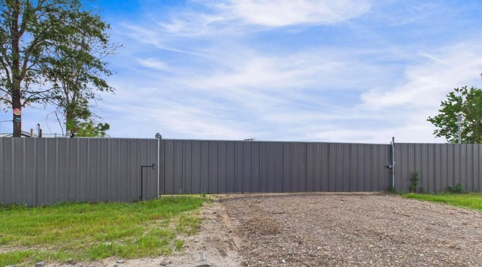 12418 N Lake Houston Pkwy, Houston, TX à louer - Photo de l’immeuble – Image 3 sur 10