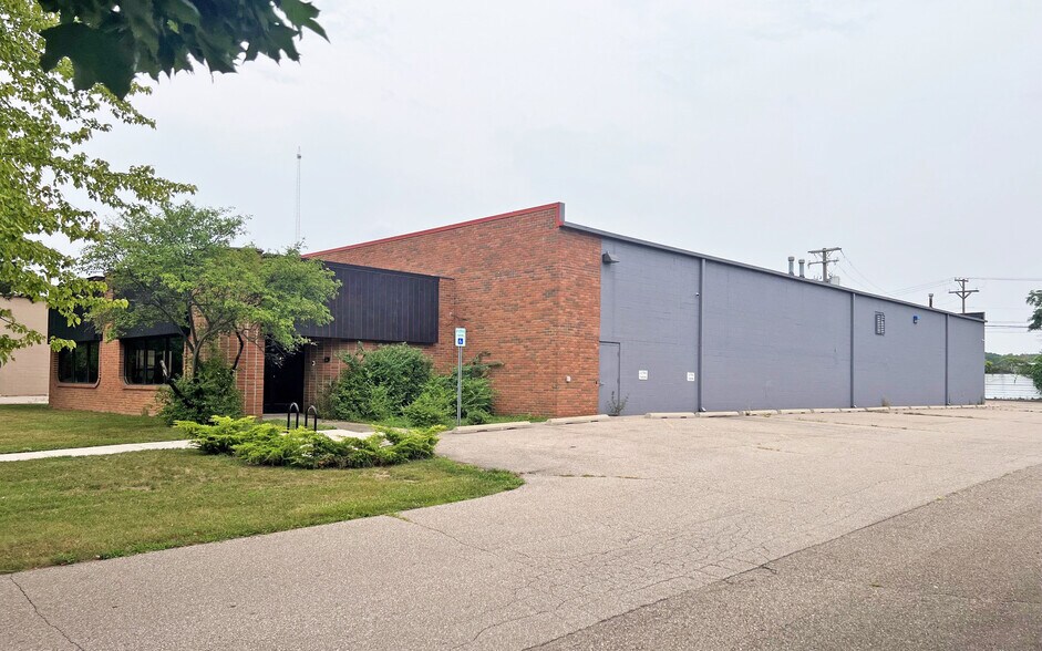 21380 Bridge St, Southfield, MI à vendre - Photo de l’immeuble – Image 2 sur 3