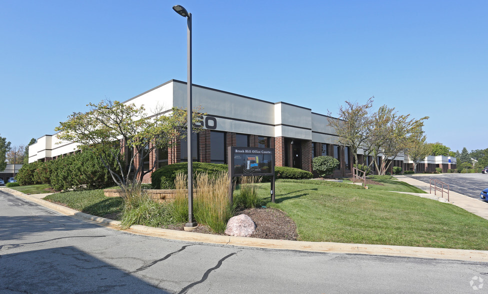 740 Pasquinelli Dr, Westmont, IL à louer - Photo de l’immeuble – Image 2 sur 11