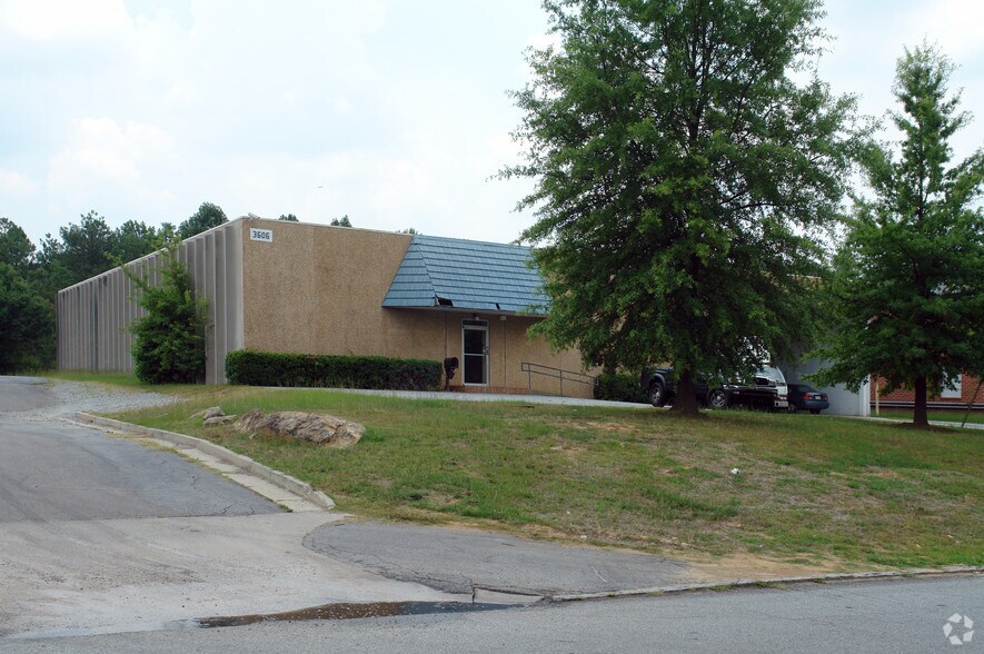3606 McCall Pl, Doraville, GA à louer - Photo de l’immeuble – Image 3 sur 4
