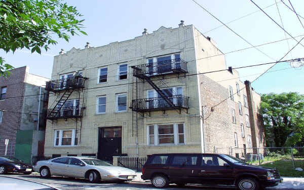 200 Dwight St, Jersey City, NJ à vendre - Photo de l’immeuble – Image 1 sur 3