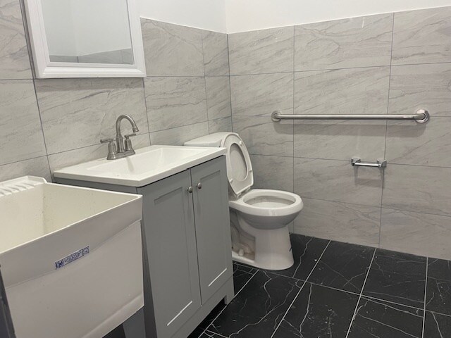 393 S Franklin St, Hempstead, NY à louer - Photo de l’immeuble – Image 3 sur 8