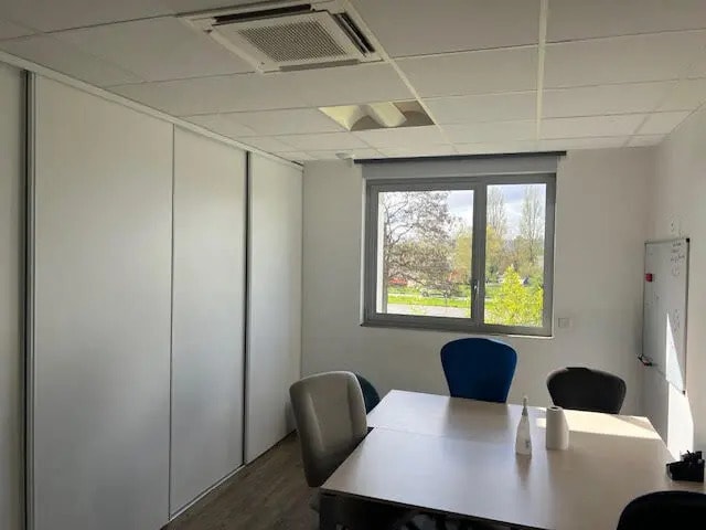 Bureau dans Ennery à louer - Photo intérieure – Image 3 sur 5