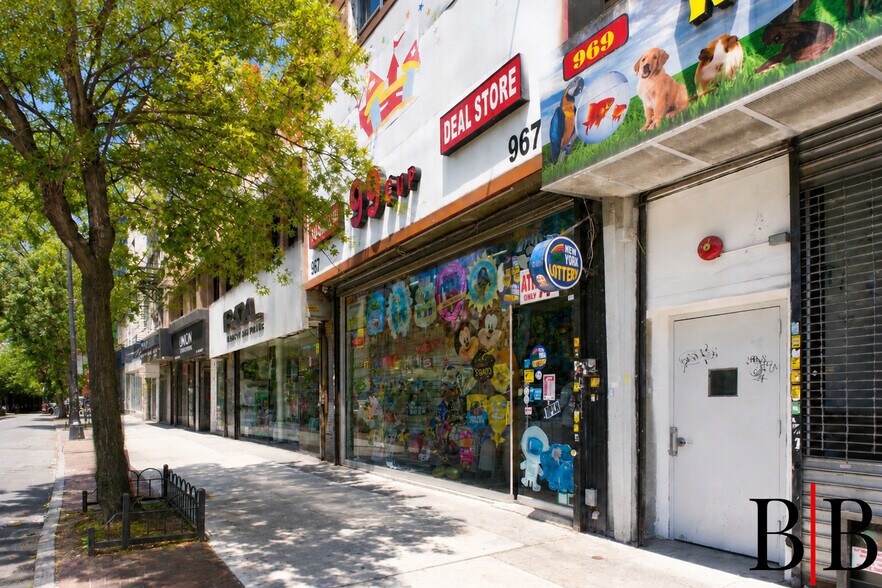 967 Flatbush Ave, Brooklyn, NY à vendre - Photo de l’immeuble – Image 2 sur 32