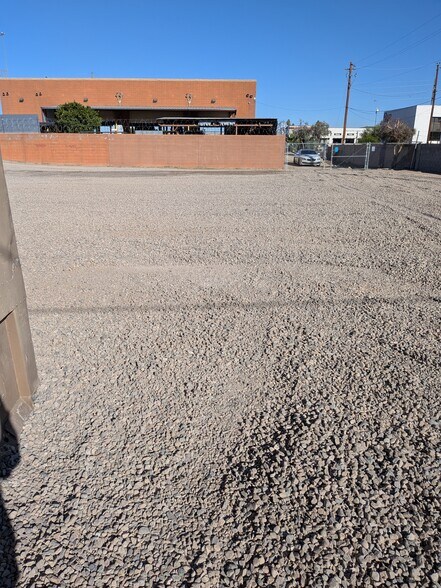 7801 N BLACK CANYON HIGHWAY #4, Phoenix, AZ à louer - Photo principale – Image 1 sur 3