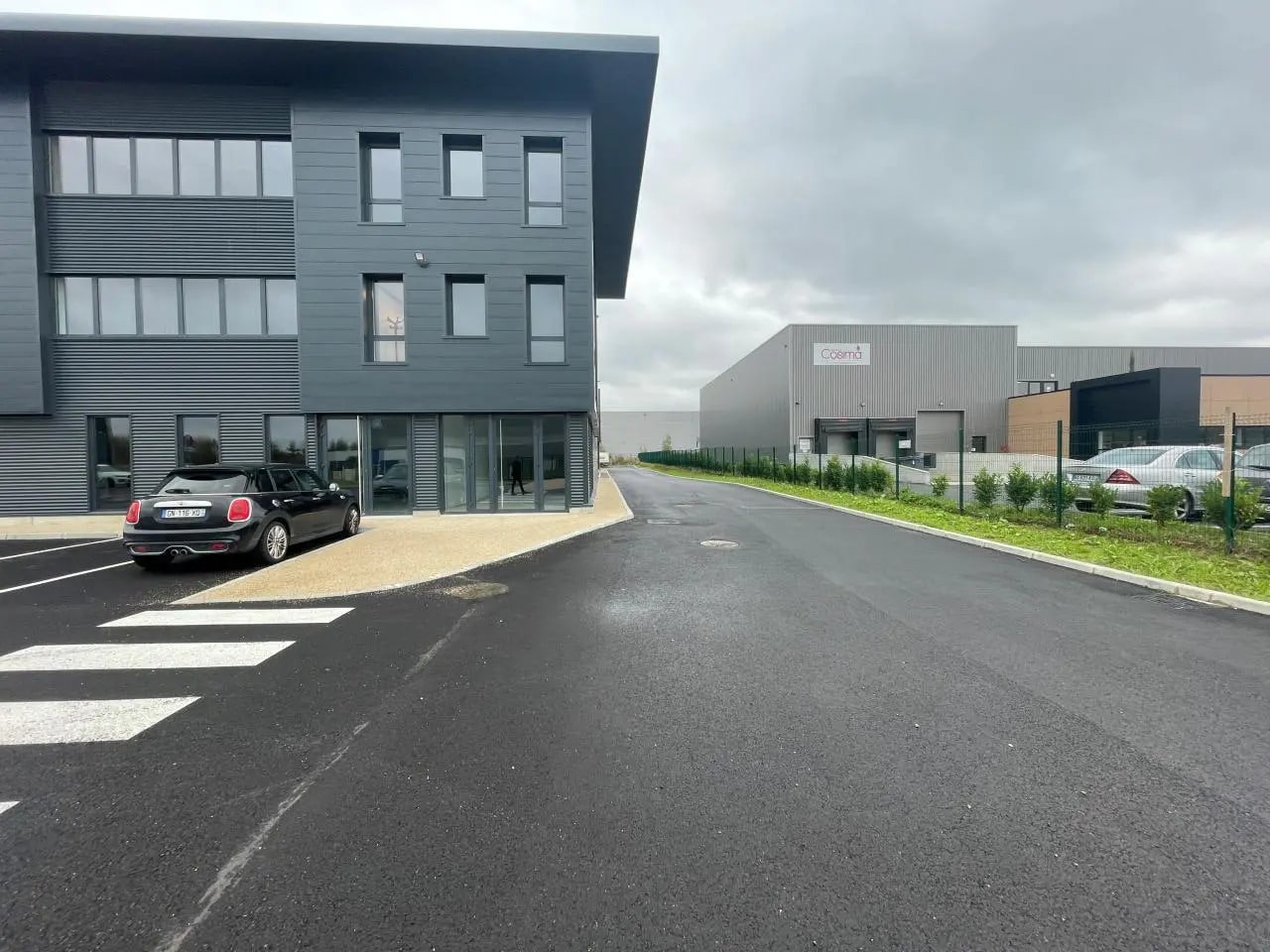 Bureau dans Tigery à louer Photo de l’immeuble– Image 1 sur 19