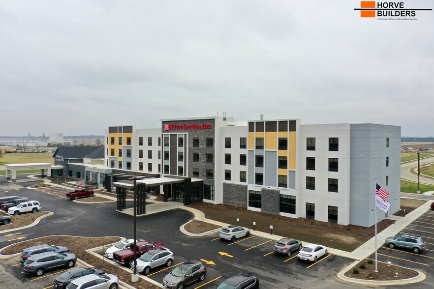 100 Coles Centre Pky, Mattoon, IL à vendre - Photo de l’immeuble – Image 2 sur 7