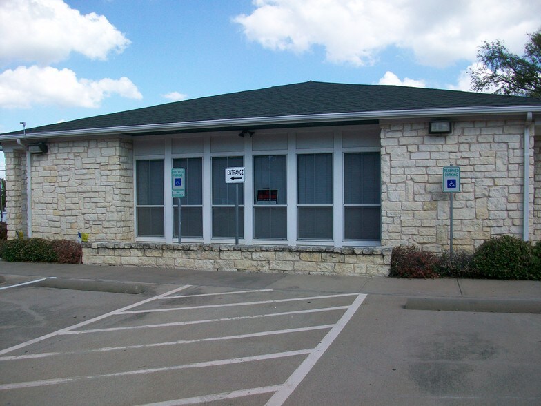 201 N Broadway St, Joshua, TX à louer - Photo de l’immeuble – Image 1 sur 16