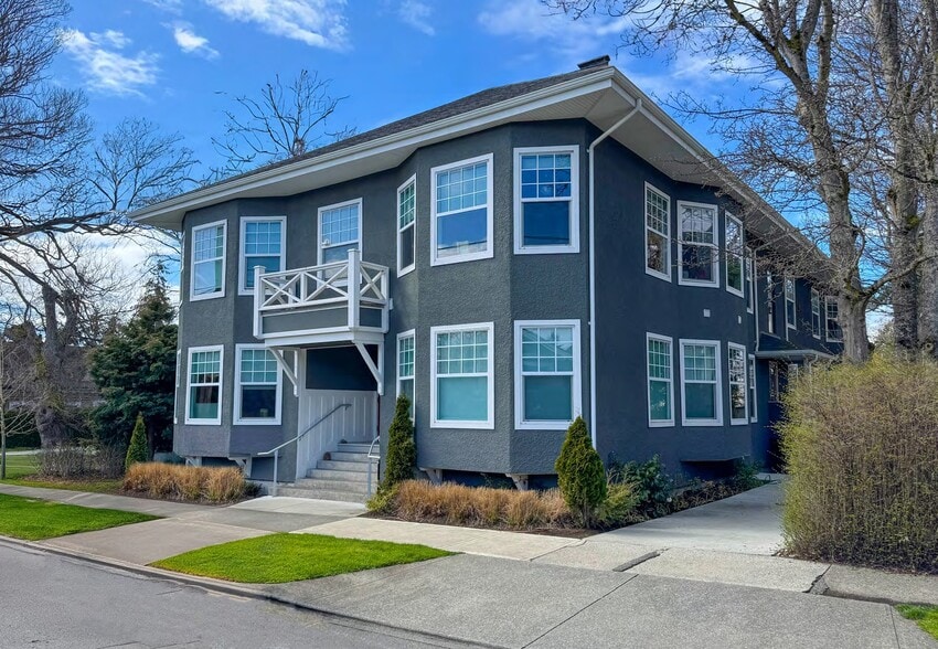 340 Linden Ave, Victoria, BC à vendre - Photo de l’immeuble – Image 1 sur 11