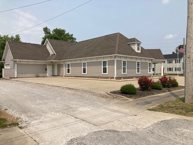 1356 E Wabash St, Frankfort, IN à louer - Photo de l’immeuble – Image 3 sur 3
