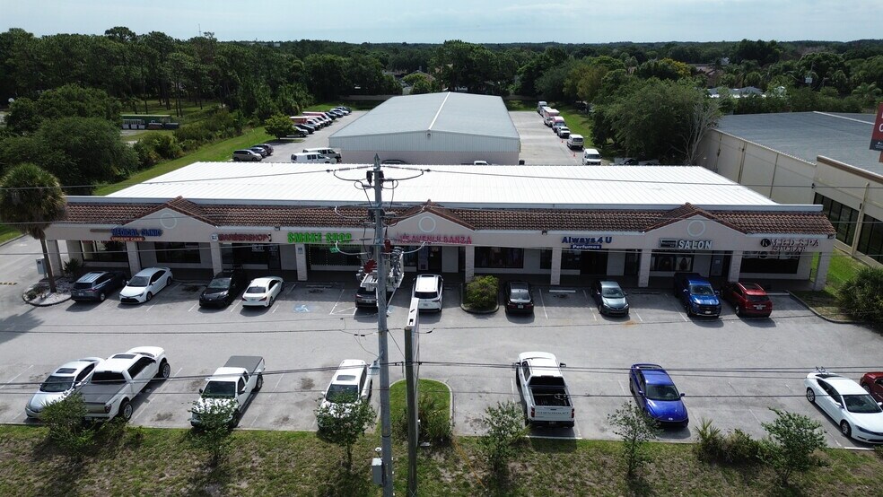 11601 S Orange Blossom Trl, Orlando, FL à louer - Photo de l’immeuble – Image 1 sur 9