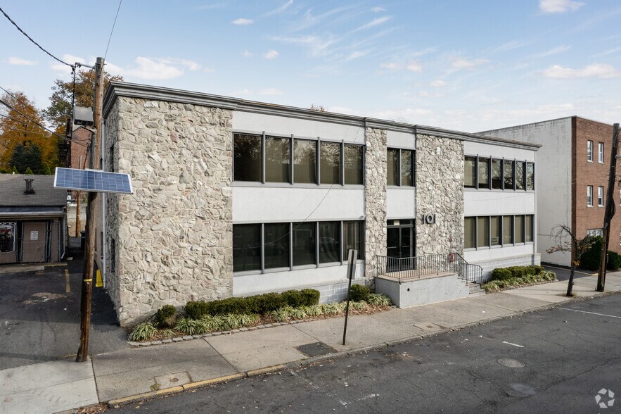 101 Cedar Ln, Teaneck, NJ à louer - Photo de l’immeuble – Image 1 sur 6