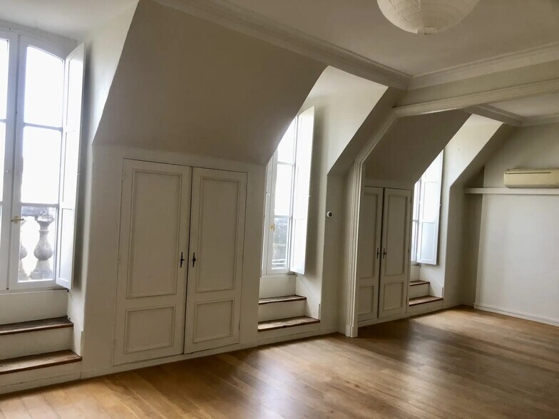 Bureau dans Bordeaux à louer - Photo de l’immeuble – Image 2 sur 11