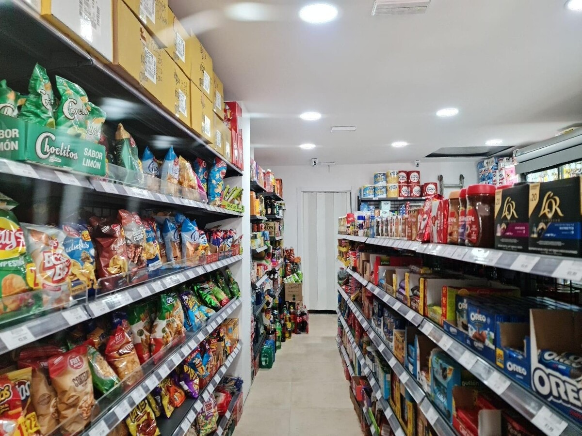 Cornellà de Llobregat, BAR 08940 - Lot - -  - Photo intérieure - Image 1 of 6