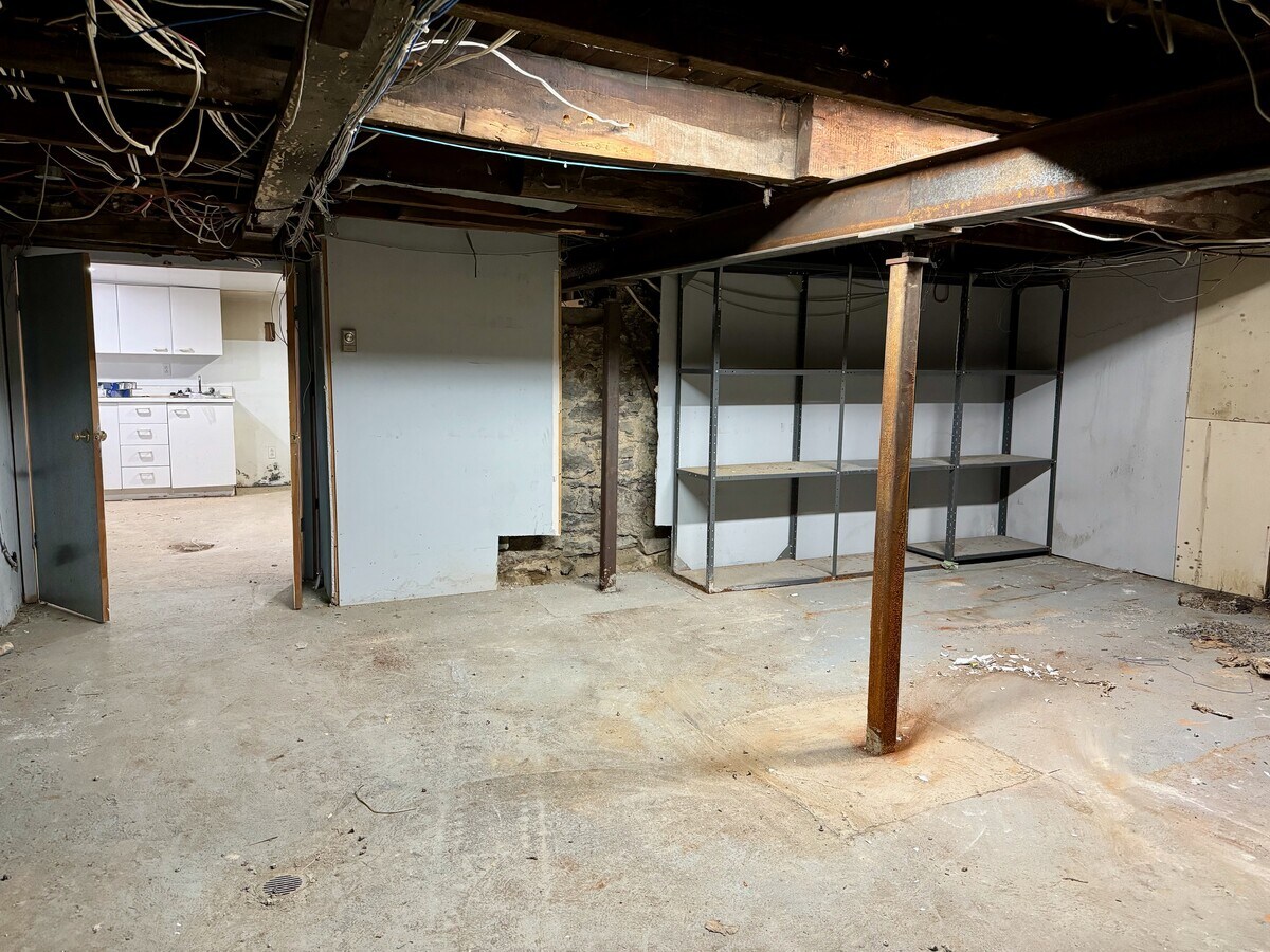 920 Boul De Maisonneuve E, Montréal, QC - Lot 920 -  - Photo intérieure - Image 1 of 9