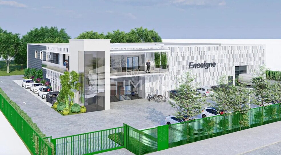 Local d’activités dans Villeneuve-sous-Dammartin à louer - Photo de l’immeuble – Image 2 sur 4