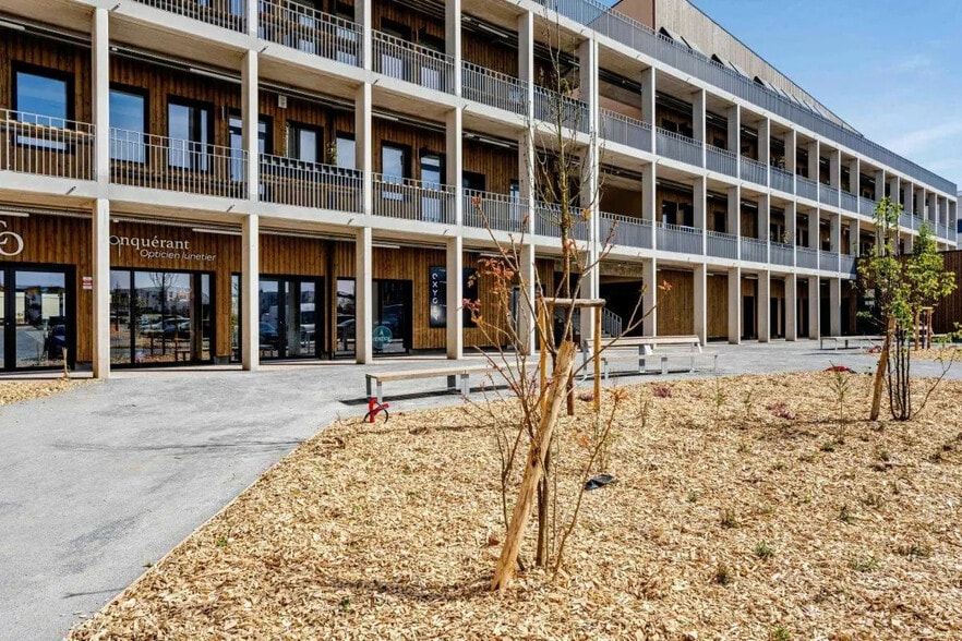 Local commercial dans Épron à vendre - Photo de l’immeuble – Image 3 sur 12