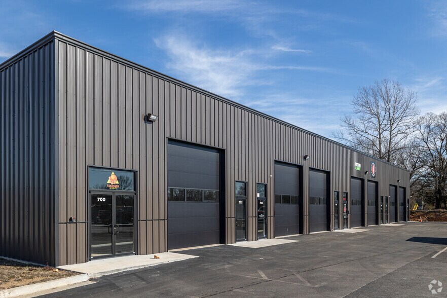 700 E Third St, Gentry, AR à louer - Photo de l’immeuble – Image 2 sur 6