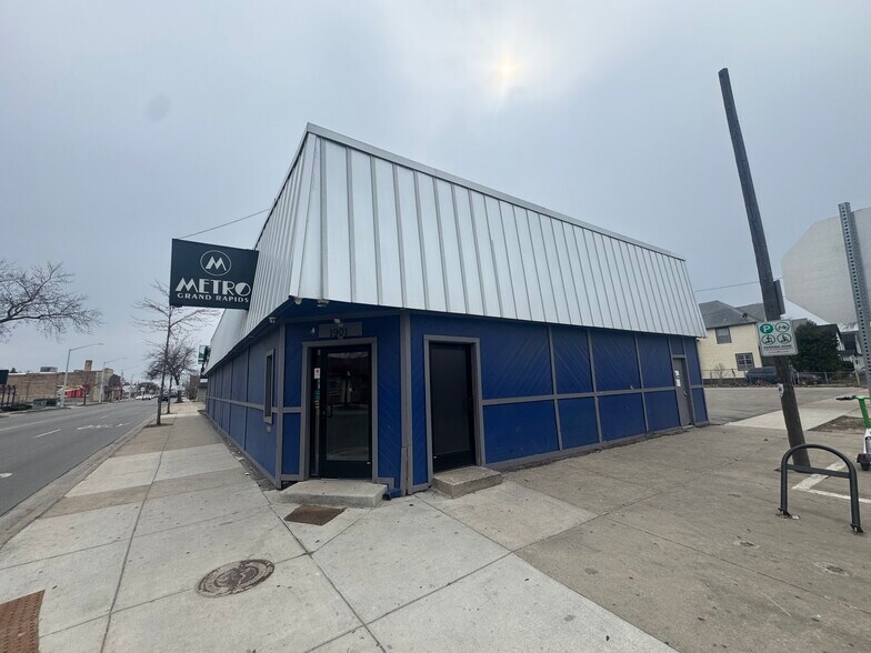 1901 S Division Ave, Grand Rapids, MI à vendre - Photo de l’immeuble – Image 1 sur 6