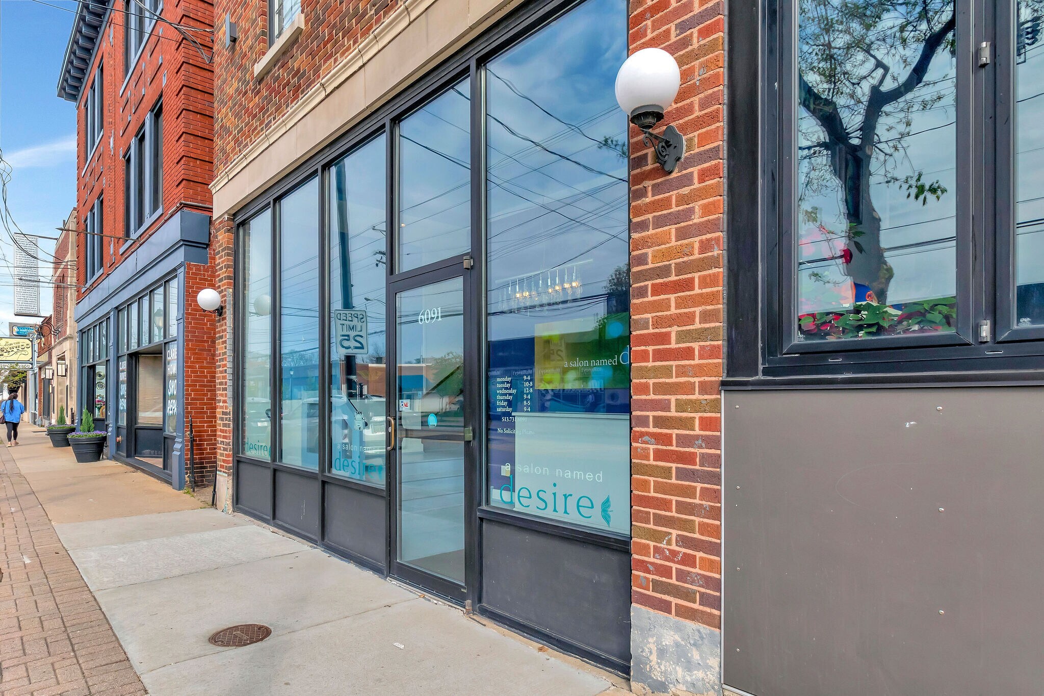 6091-6095 Montgomery Rd, Cincinnati, OH à louer Photo principale– Image 1 sur 27