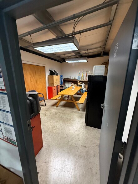 1460 Pleasant St, Bridgewater, MA à vendre - Photo de l’immeuble – Image 2 sur 17