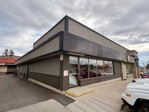 20 Crowfoot Cres NW, Calgary, AB à louer Photo de l’immeuble– Image 1 sur 6
