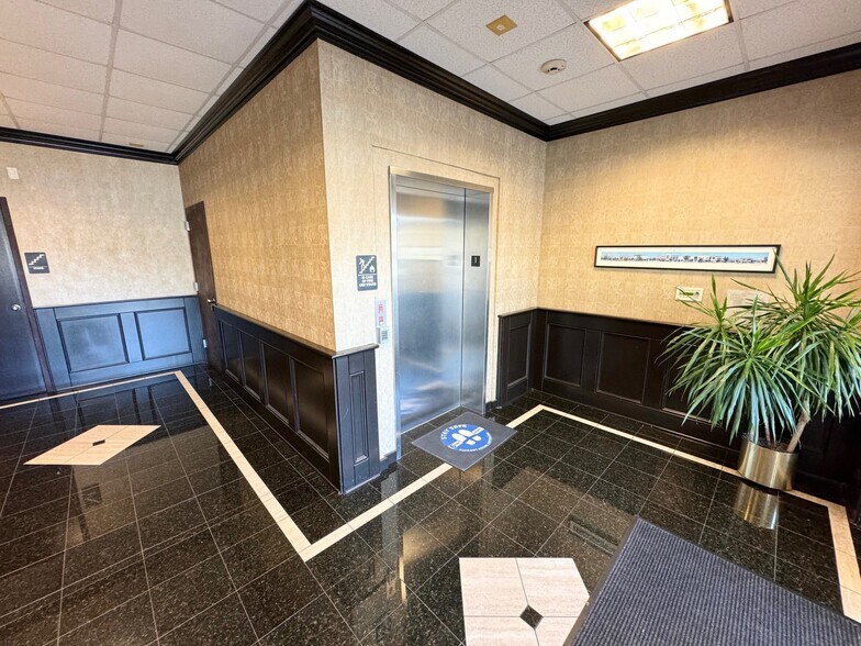 5925 Farrington Rd, Chapel Hill, NC à louer - Photo intérieure – Image 2 sur 14