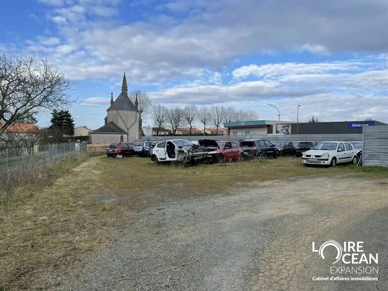 Local d'activités dans BEAUPREAU à vendre - Photo de l’immeuble – Image 3 sur 6