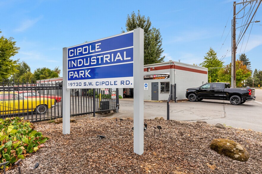19730 SW Cipole Rd, Tualatin, OR à louer - Photo de l’immeuble – Image 3 sur 8
