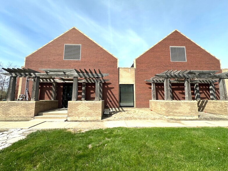 2022 Kelle Dr, Chesterton, IN à vendre - Photo principale – Image 1 sur 25