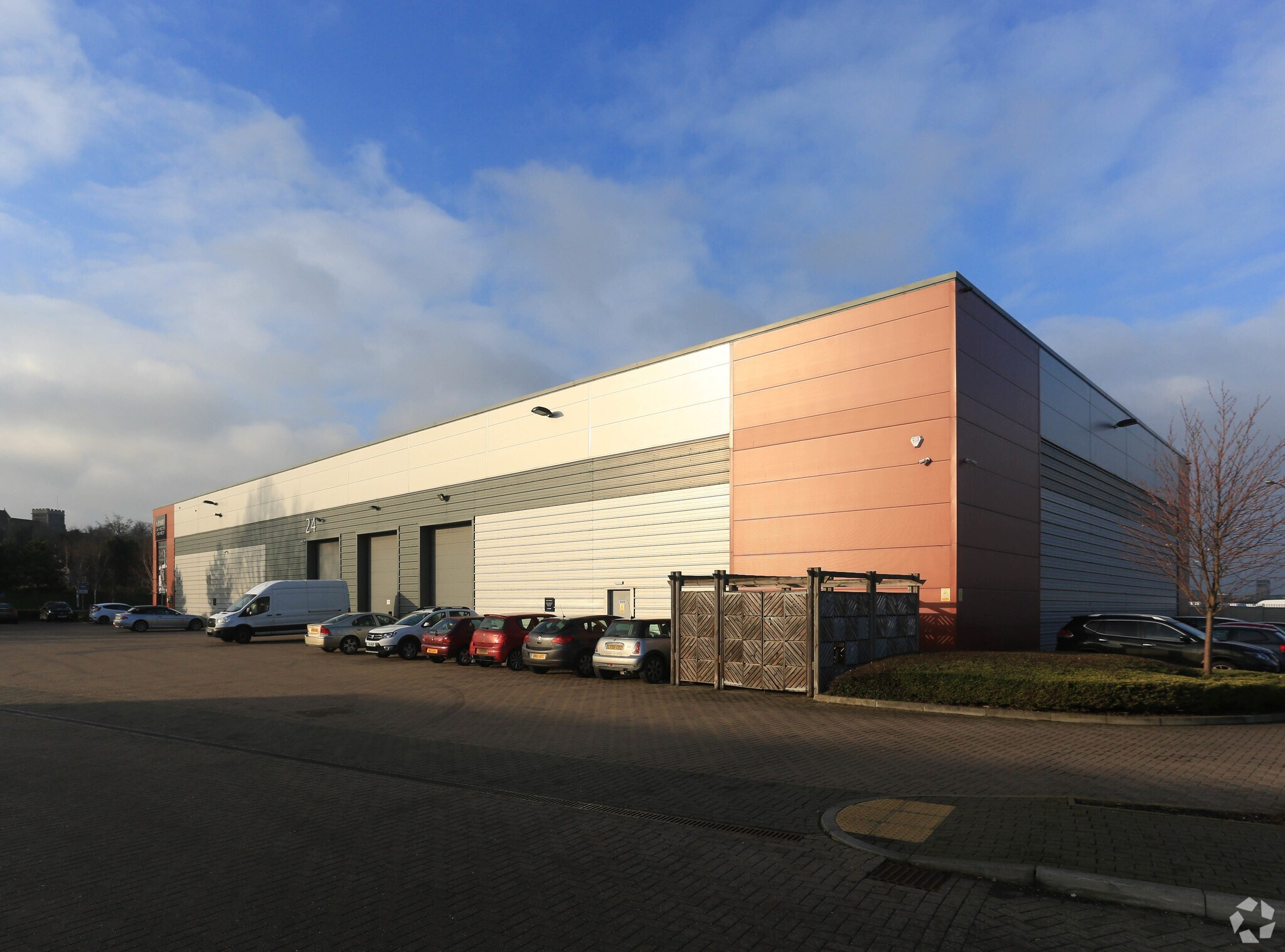 24 Quadrant Ct, Greenhithe à louer Photo principale– Image 1 sur 5